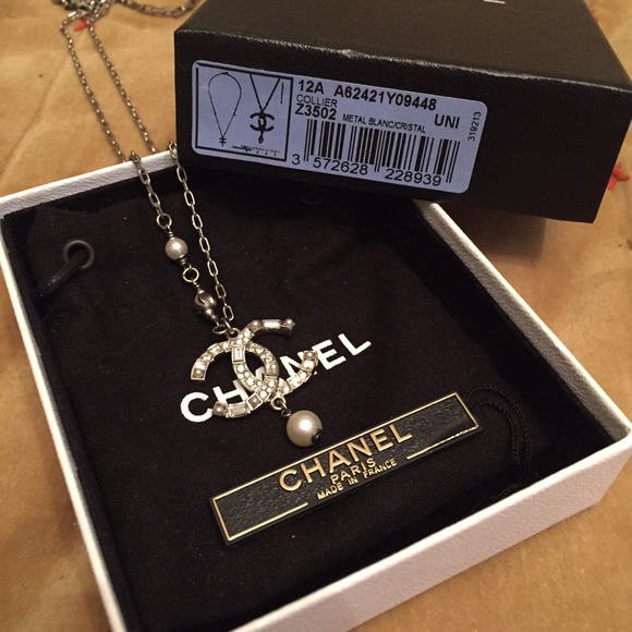 Worn 1x! Authentic Chanel Crystal & Pearl Necklace - Picture 2 of 4