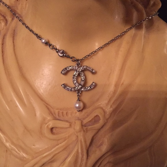 Worn 1x! Authentic Chanel Crystal & Pearl Necklace - Picture 3 of 4
