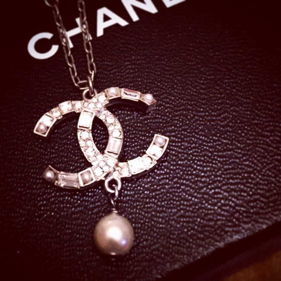 Worn 1x! Authentic Chanel Crystal & Pearl Necklace - Picture 4 of 4