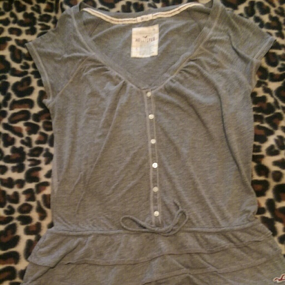 🌟Sale Cute little grey Hollister shirt✨