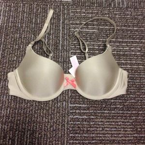 NWOT Victoria's Secret Demi Bra!