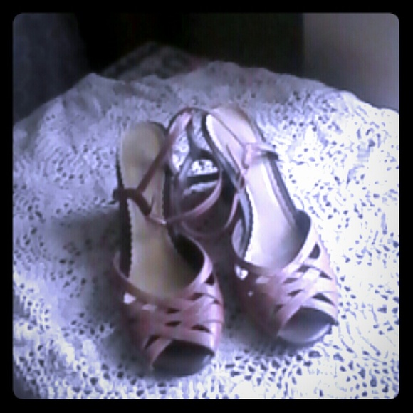 tan dressing wedges