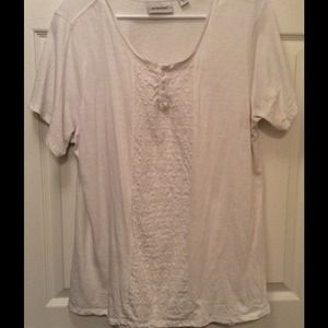 STRIKING SIMPLE WHITE TOP