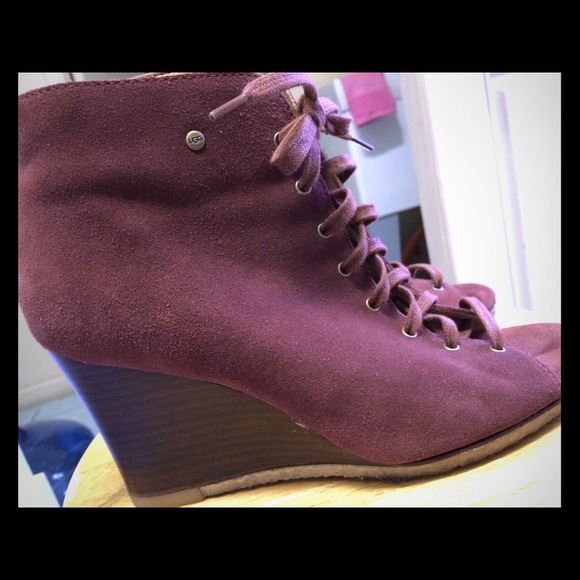 UGG Boots Ugg 3194 Maroon Wedges - Picture 1 of 4
