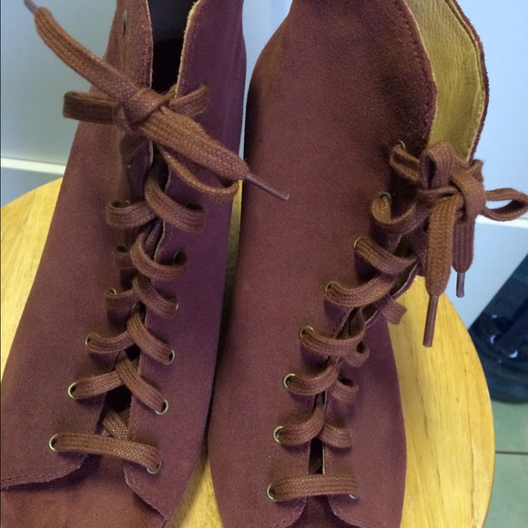 UGG Boots Ugg 3194 Maroon Wedges - Picture 2 of 4