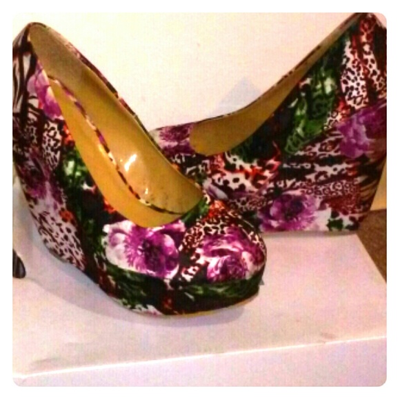 Floral print wedge heel