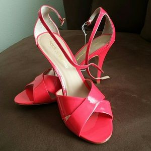 A very gorgeous hot pink pair of Pour La Victoire
