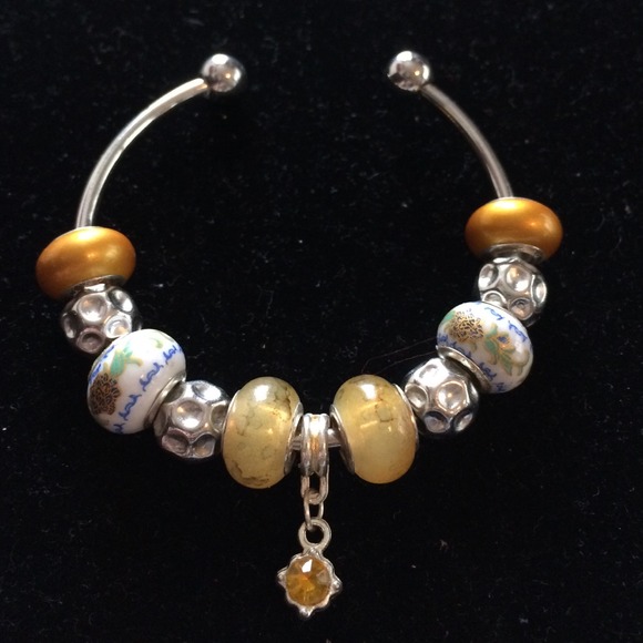 Crystal Iris Design Bracelet. NWT