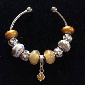 Crystal Iris Design Bracelet. NWT