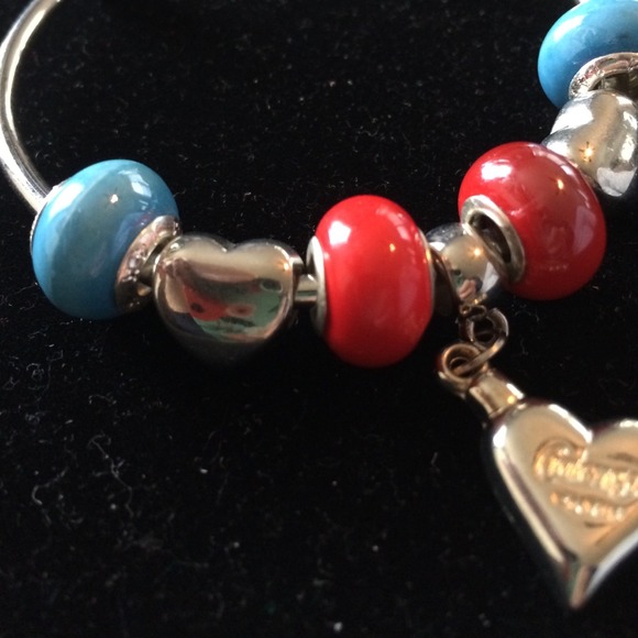 Crystal Iris Design Bracelet. NWT - Picture 2 of 2