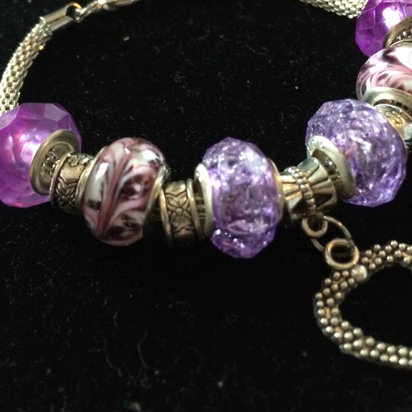 Crystal Iris Design Bracelet. NWT - Picture 2 of 2