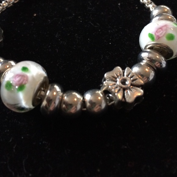 Crystal Iris Design Bracelet. NWT - Picture 2 of 2