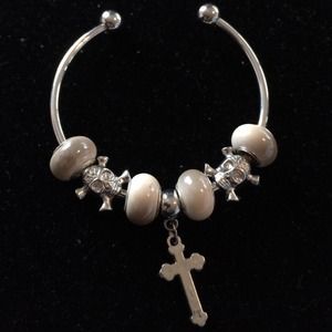 Buy 2 Get 3 FREE!Crystal Iris Design Bracelet. NWT