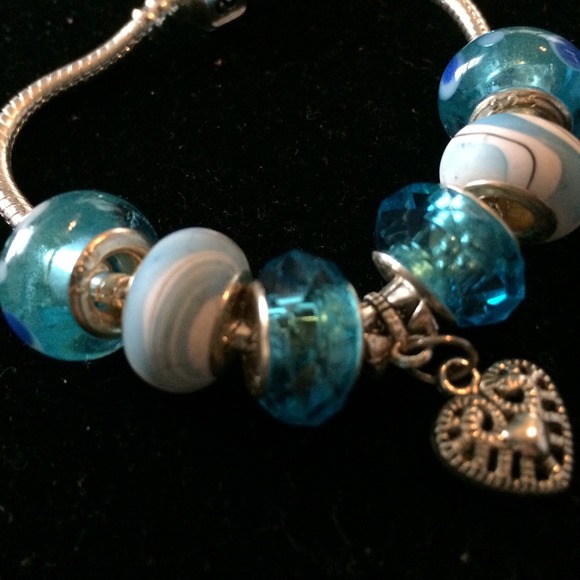 Crystal Iris Design Bracelet. NWT - Picture 2 of 2