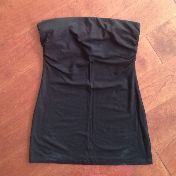 🎁Bundled🎁🎁SOLD Strapless stretchy top.