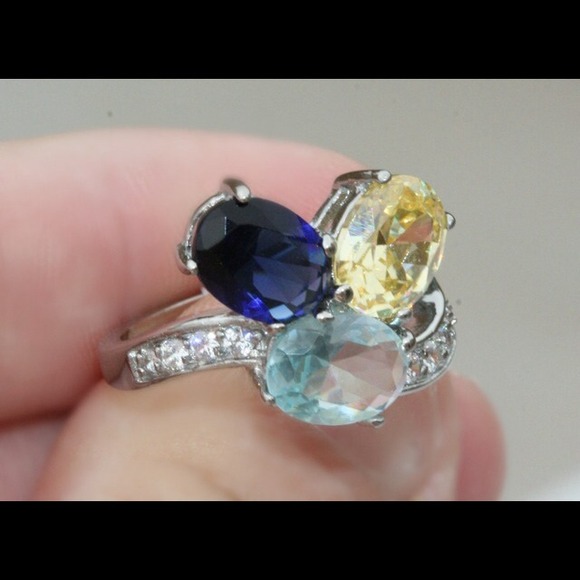 Clearance!  Beautiful bouquet size 8 - Picture 1 of 4