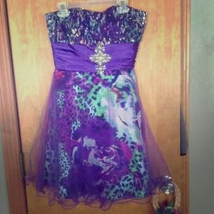 Beautiful dress, great for a Snowcoming/Homecoming