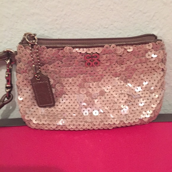 Couch sequence Wristlet