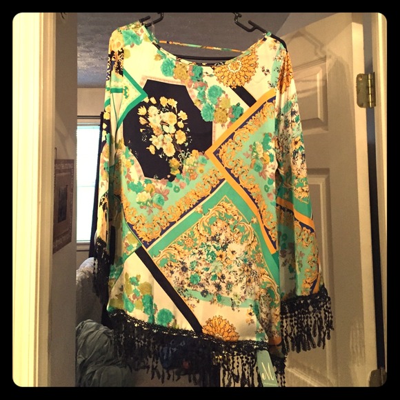 Brand new Mint Julep Boutique tassle blouse. - Picture 1 of 4