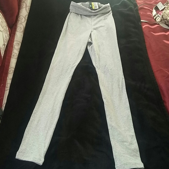 SOLD ON MERCARI 🚫🚫❌⭕❌⭕Nike sportswear sz small