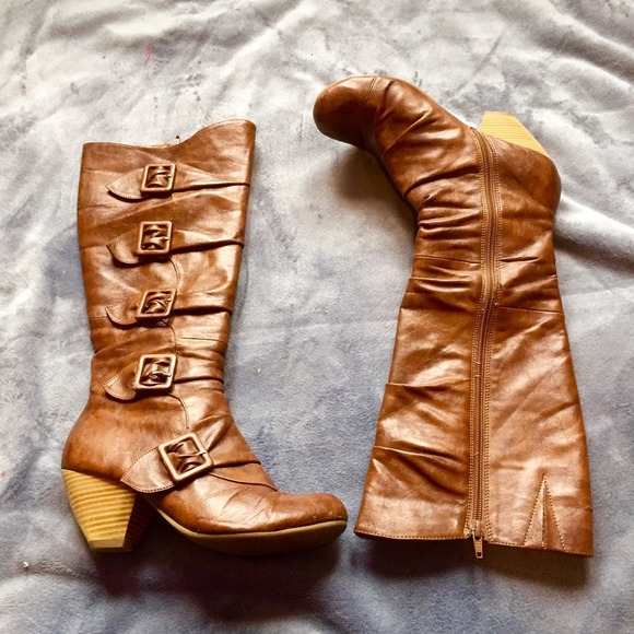 Goreous brown boots!!
