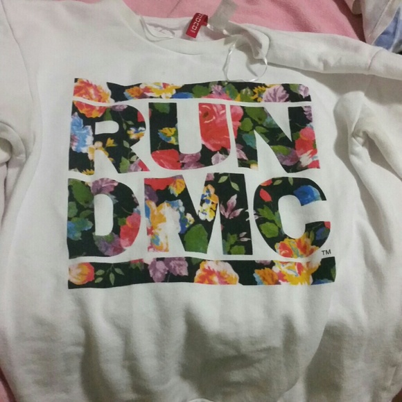Buy BEFORE ITS GONE, it's cute and comfortable