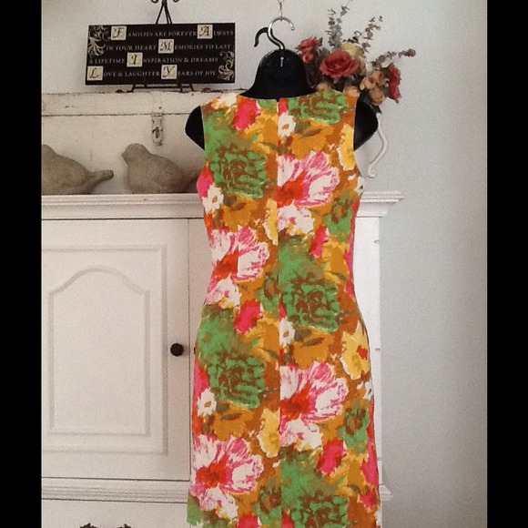 Pretty, Colorful Dress!! - Picture 3 of 4