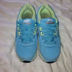 Tiffany blue Nike dual fusion's