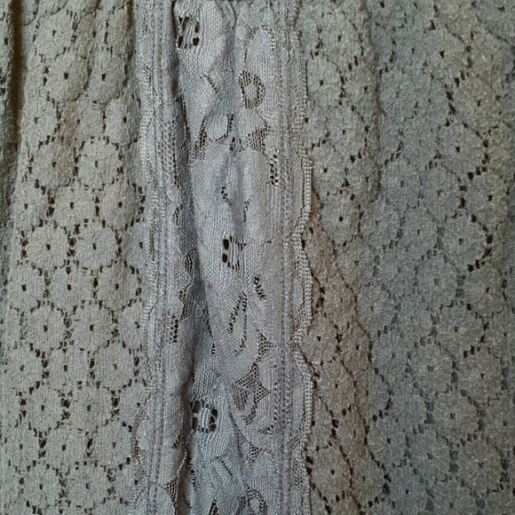 Navy crop shirt, from Hollister. Great condition. - Picture 2 of 3