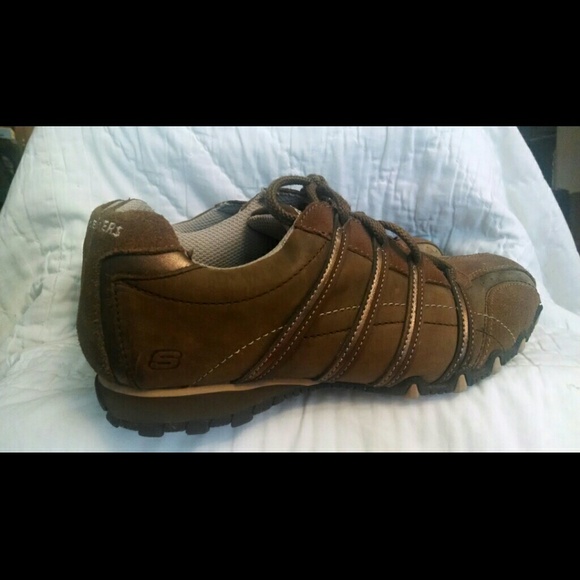 Sketcher's flex walking tennis shoes some leather.
