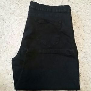 Black bramuda pants