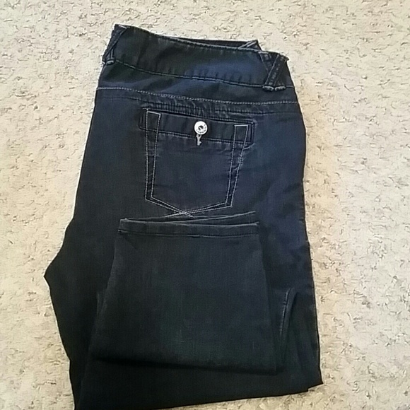 Dark wash capris