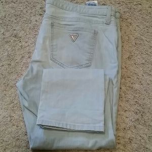 Light washed medium rise skinny ankle capri