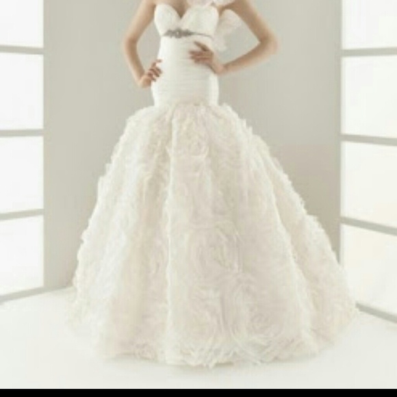 🌟SOLD🌟SOLD🌟"NWT STUNNING WEDDING DRESS" - Picture 2 of 4