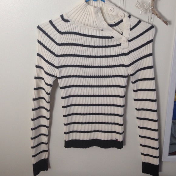 Tommy Hilfiger button-down collar sweater