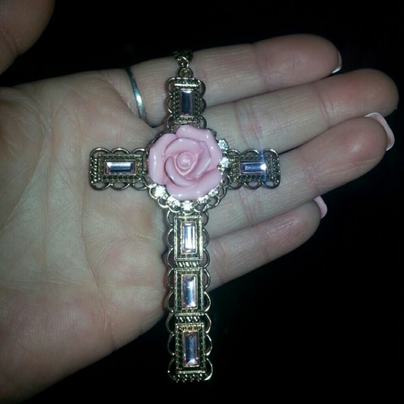 **SOLD**Beautiful pink rose cross - Picture 1 of 3
