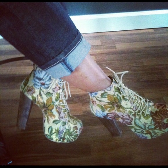 Floral patterned platform heels