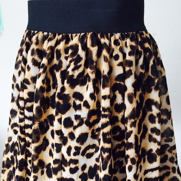 ***SOLD***Leopard Print Skater Skirt - Picture 3 of 3