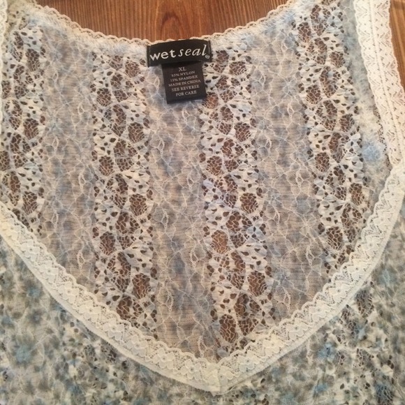 🚩🚩BUNDLED🚩🚩Wet seal  lace tank NEW versatile - Picture 2 of 3