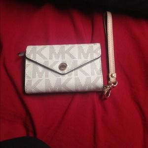 Michael Kors wristlet w/ phone holder
