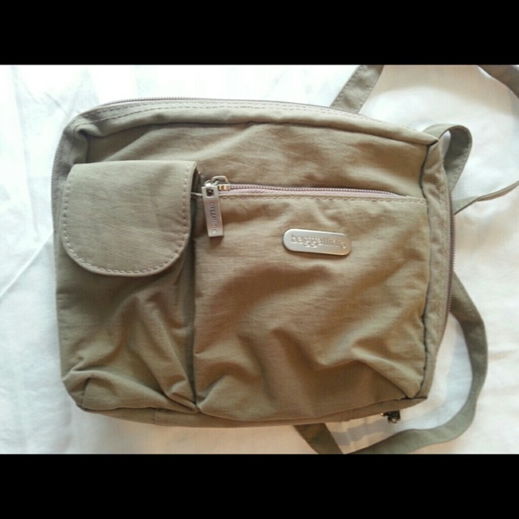 NWOT  Tan Baggallini Bag