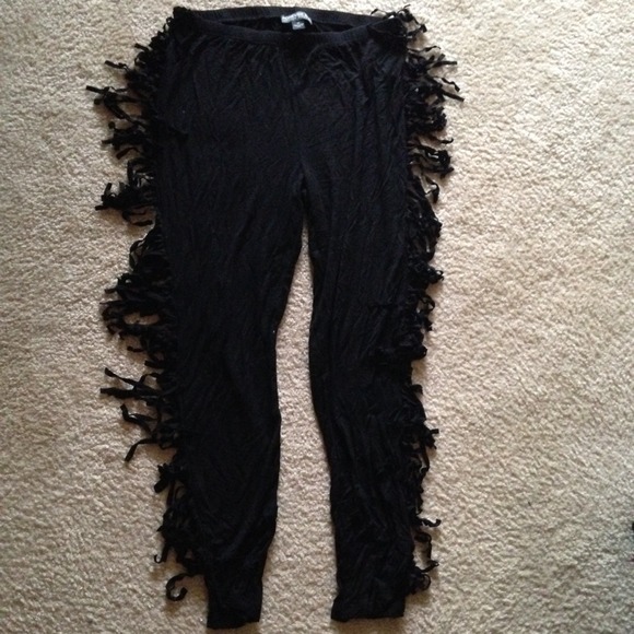 Black leggings with fringes