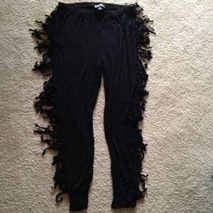 Black leggings with fringes