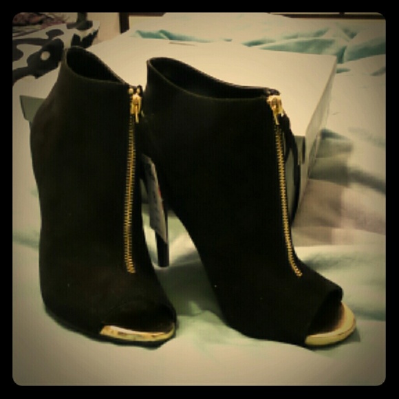 Mossimo Shoes - NIB Peeptoe booties