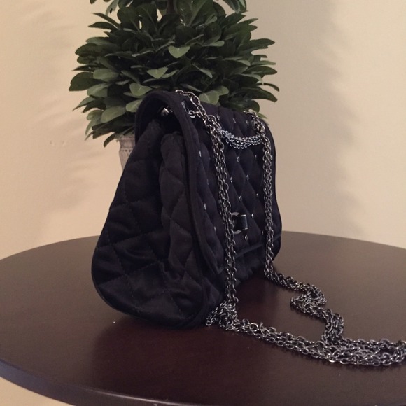 ⛔️SOLD⛔️ANN TAYLOR SHOULDER BAG. - Picture 2 of 4