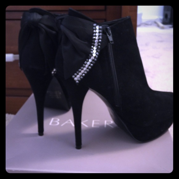 Black suede Bootie