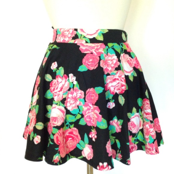 ❌ SOLD DEB Floral Skater Skirt