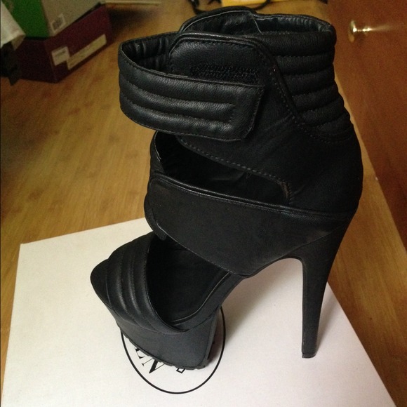 Steve Madden dubstep pump