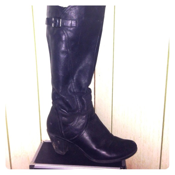 Heeled black boots