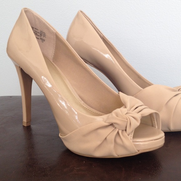 Tan peep toe pumps